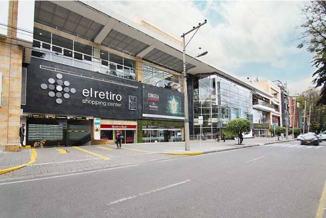 EXCLUSIVO LOCAL EN CENTRO COMERCIAL EL RETIRO PARA ARRIENDO O VENTA