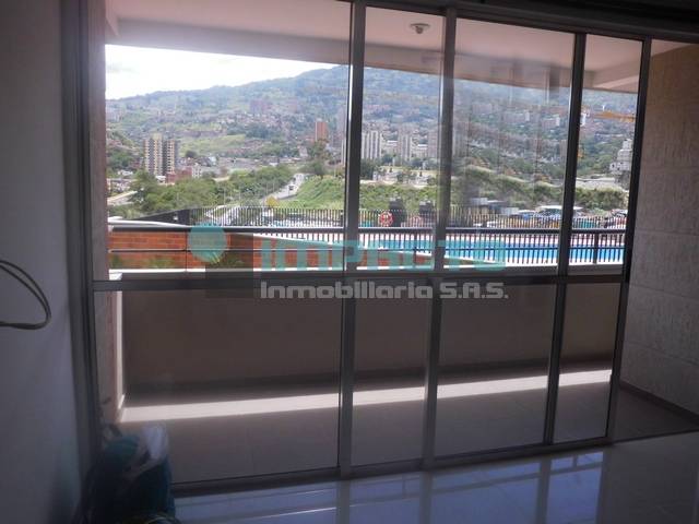 ARRIENDO APARTAMENTO EN LOS COLORES  COD. CO103