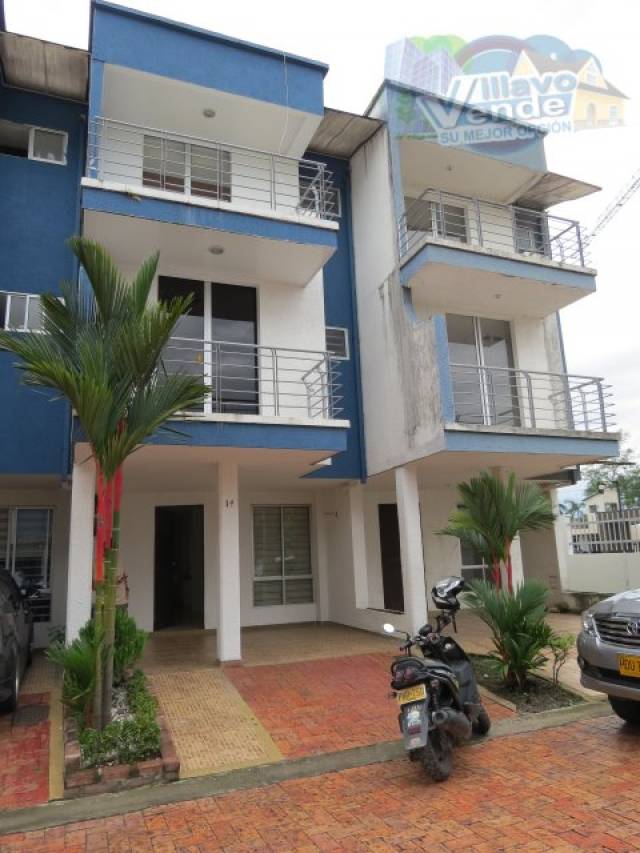 HERMOSA CASA EN CONJUNTO PALMAS DE VALLARTA SECTOR TERMINAL VILLAVICENCIO