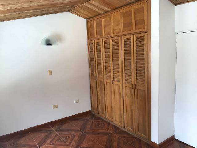 Casa en venta en conjunto cerrado barrio Toberin norte.