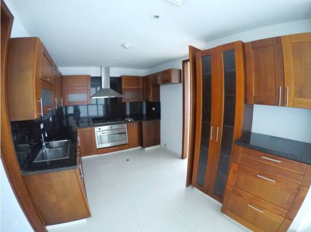 Apartamento en Castillogrande, Edif. Aquamarina.