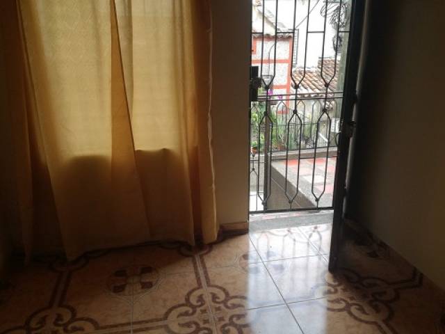 VENDO CASA COMODA PRIMER PISO MEDELLIN