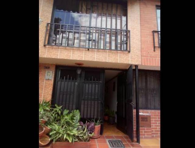 VENDO CASA GRANDE Y COMODA EN GRATAMIRA