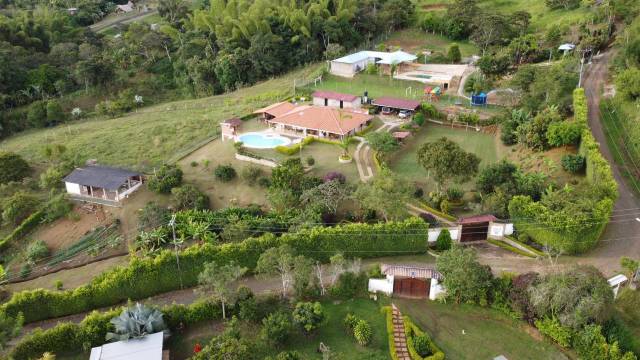 HERMOSA FINCA SITUADA EN EL KM 32 SOBRE LA VÍA AL MAR