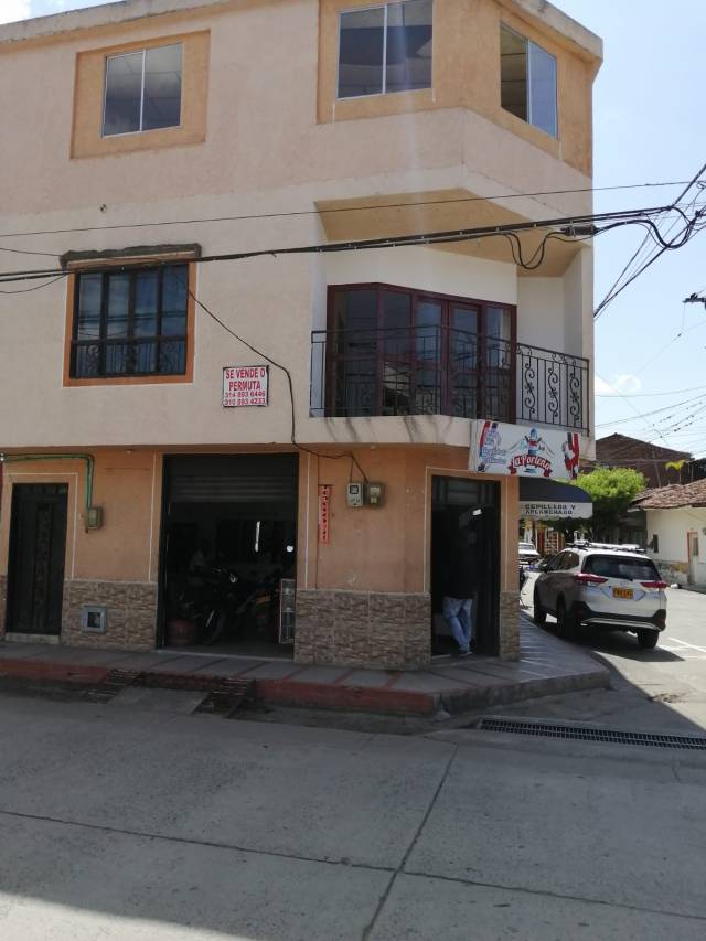 Venta de propiedad con 8 apartamentos, Local y lote barrio Balvanera