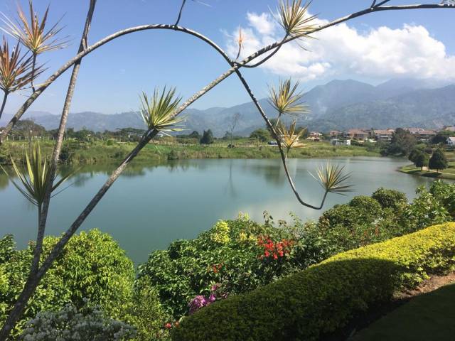 CASA FRENTE AL LAGO, RUITOQUE