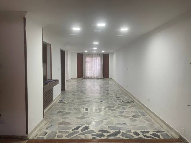 Arriendo Casa de 3 pisos en Condominio Brisas de Guadalupe