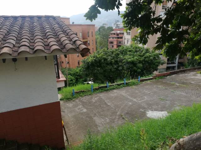 Lote de 1550 metros a 2 cuadras de la Avenida El Poblado