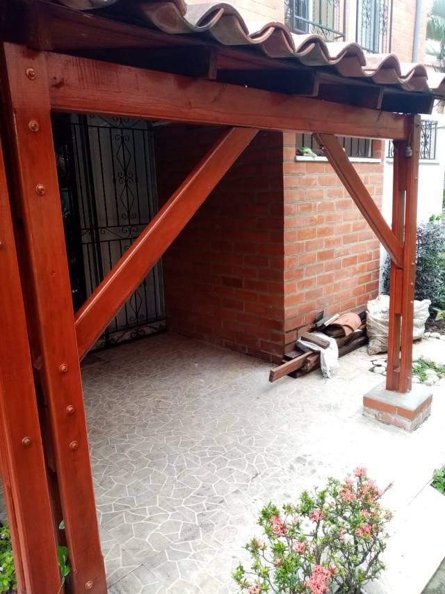 Venta de Casa de 3 pisos en Valle del Lili