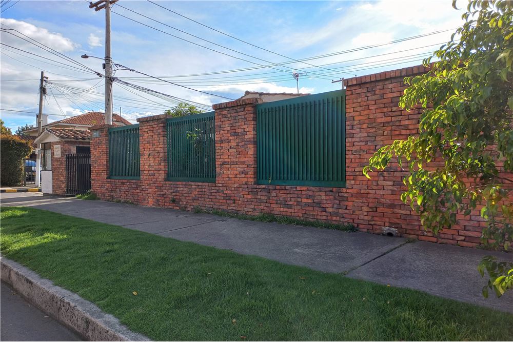 Se vende casa Esquinera para remodelar