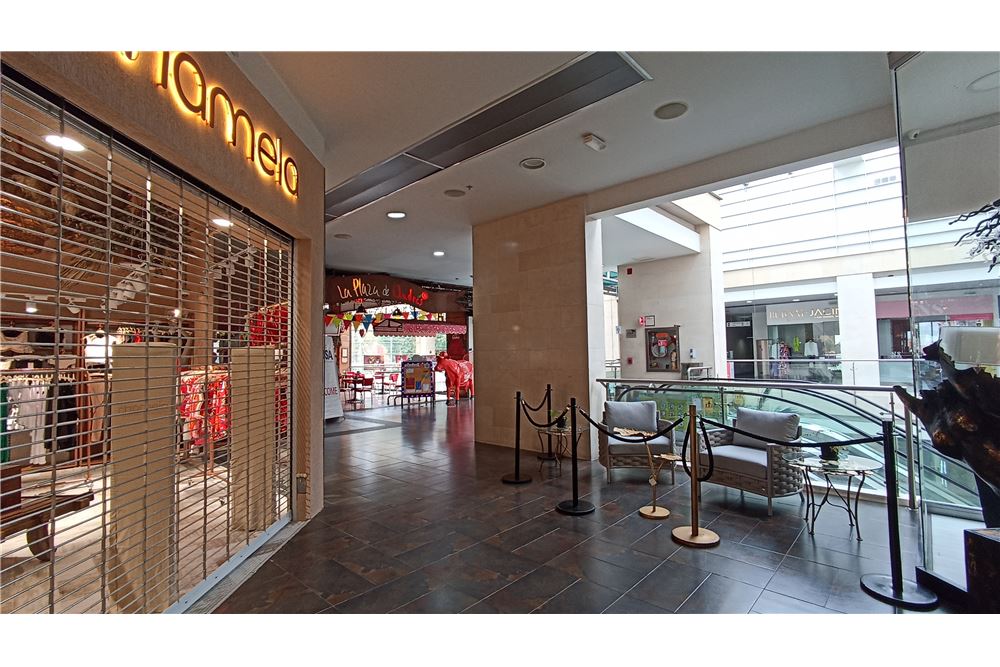 SE ARRIENDA LOCAL CENTRO COMERCIAL EL RETIRO BOGOT
