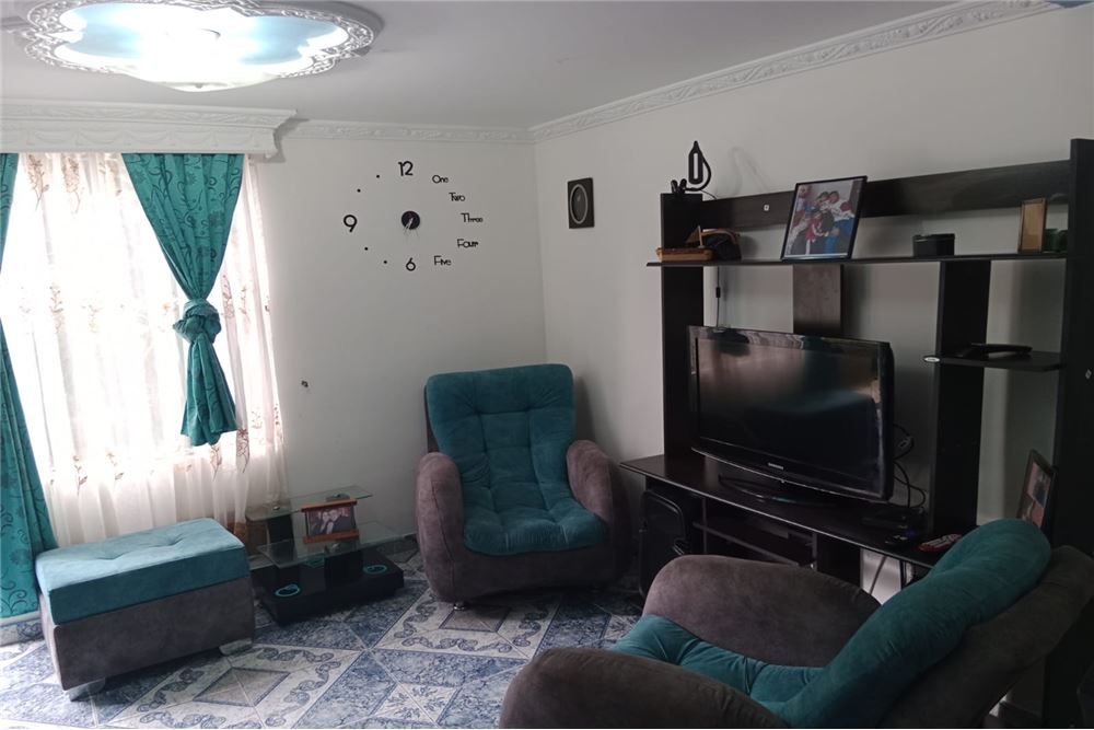 Precio de oportunidad Remodelada casa en Conjunto.