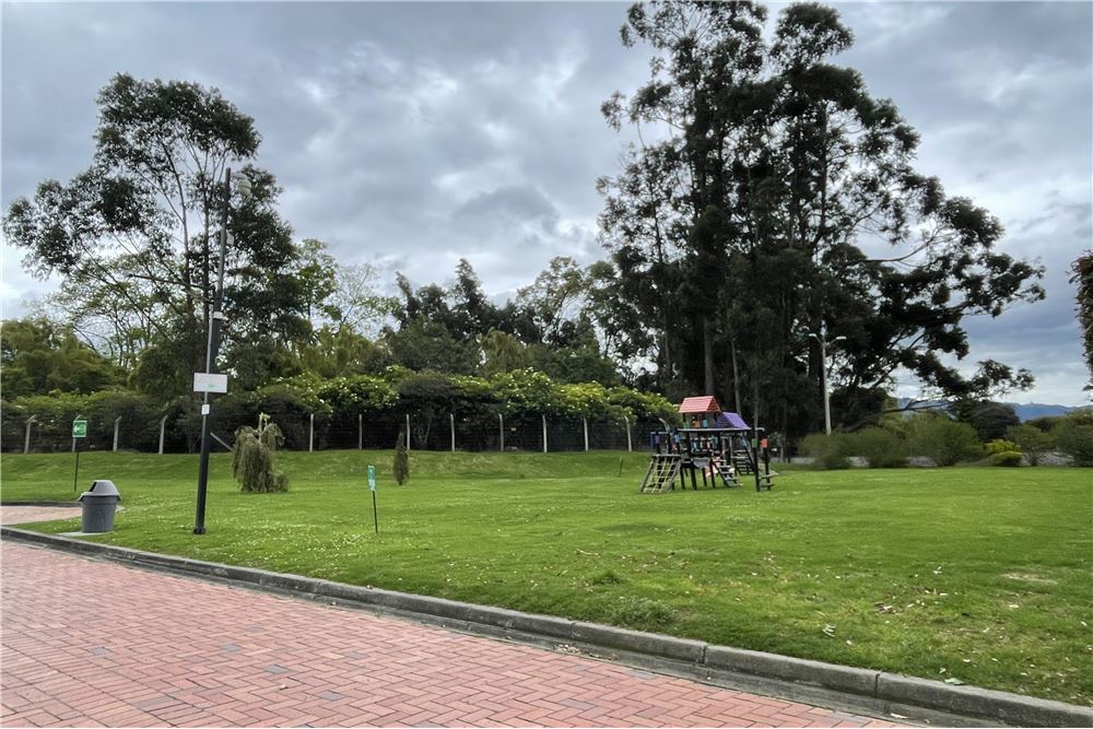 VENTA CASA UN PISO LOTE 723M2 154M2 CONSTR. 3 HAB