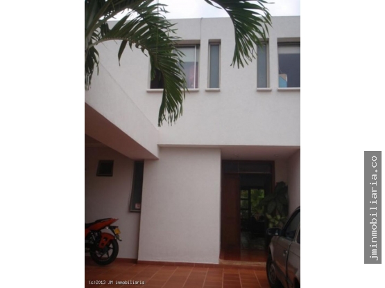 CASA EN CIUDAD JARDIN AL SUR DE CALI EN VENTA