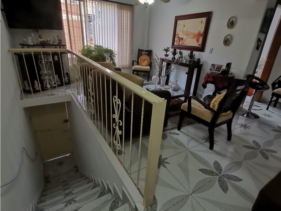 EN VENTA CASA BIFAMILIAR O CON UNA RENTA EN EL CENTRO - PEREIRA