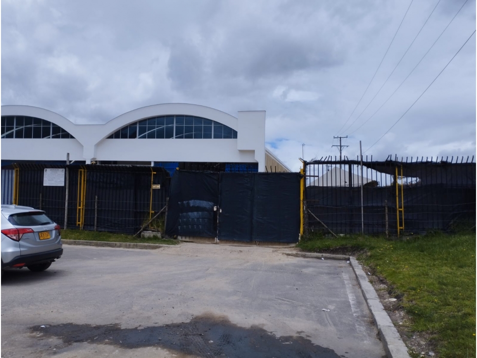 BODEGA VITRINA COMERCIAL SOBRE VIA PRINCIPAL SIBERIA - COTA, CUND