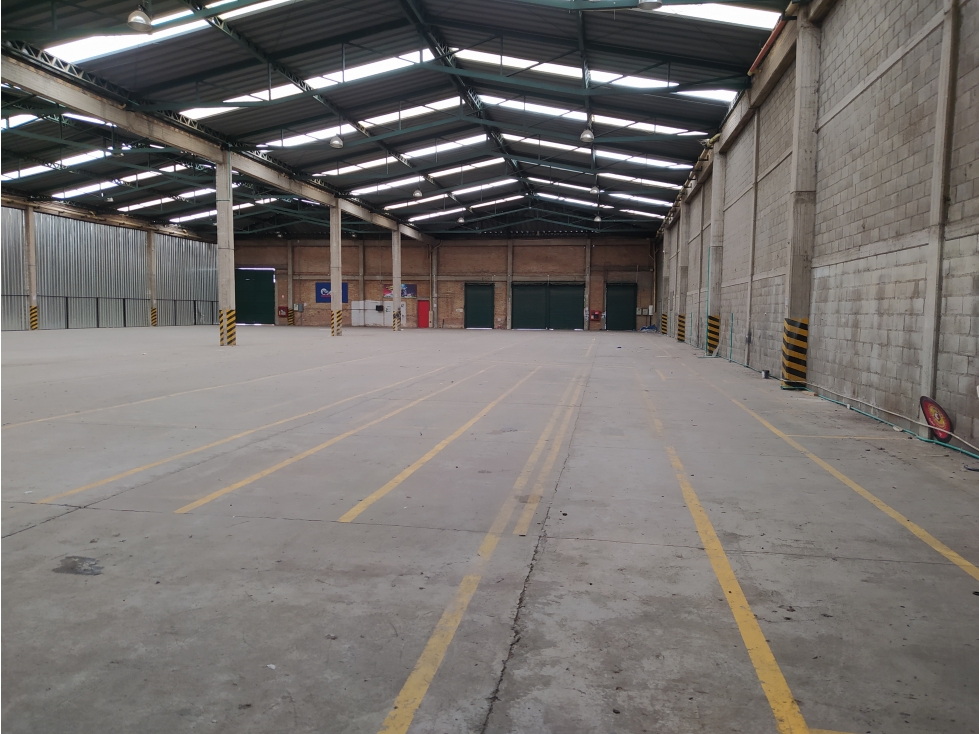 BODEGA ARRIENDO 2543 M2 FUNZA PARQUE INDUSTRIAL 4 MUELLES.