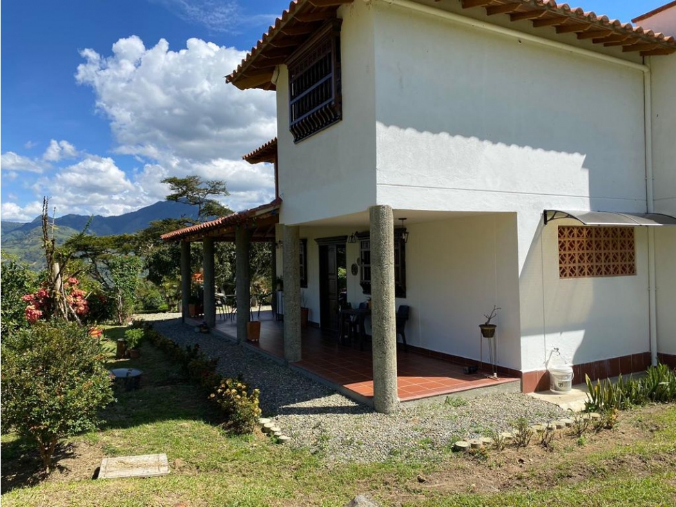 CASA EN VENTA EN GIRARDOTA