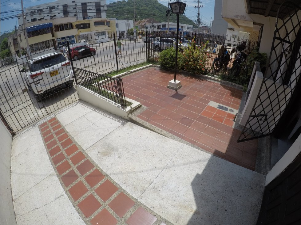 VENDEMOS CASA EN EL PIE DE LA POPA