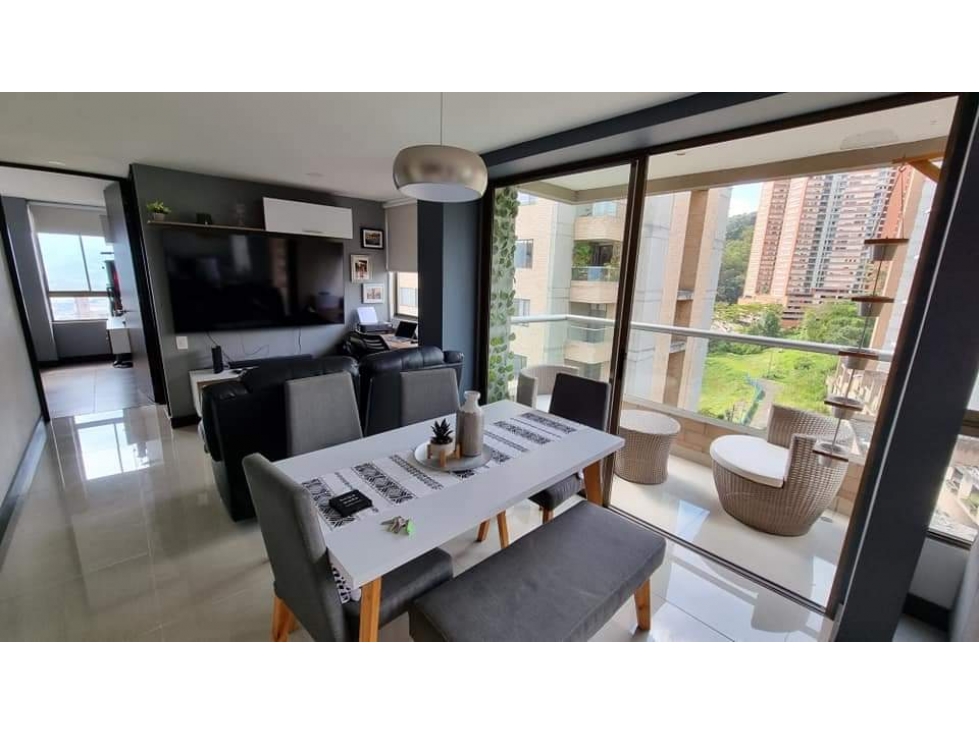 Hermoso apartamento con amplios espacios y excelentes acabados.