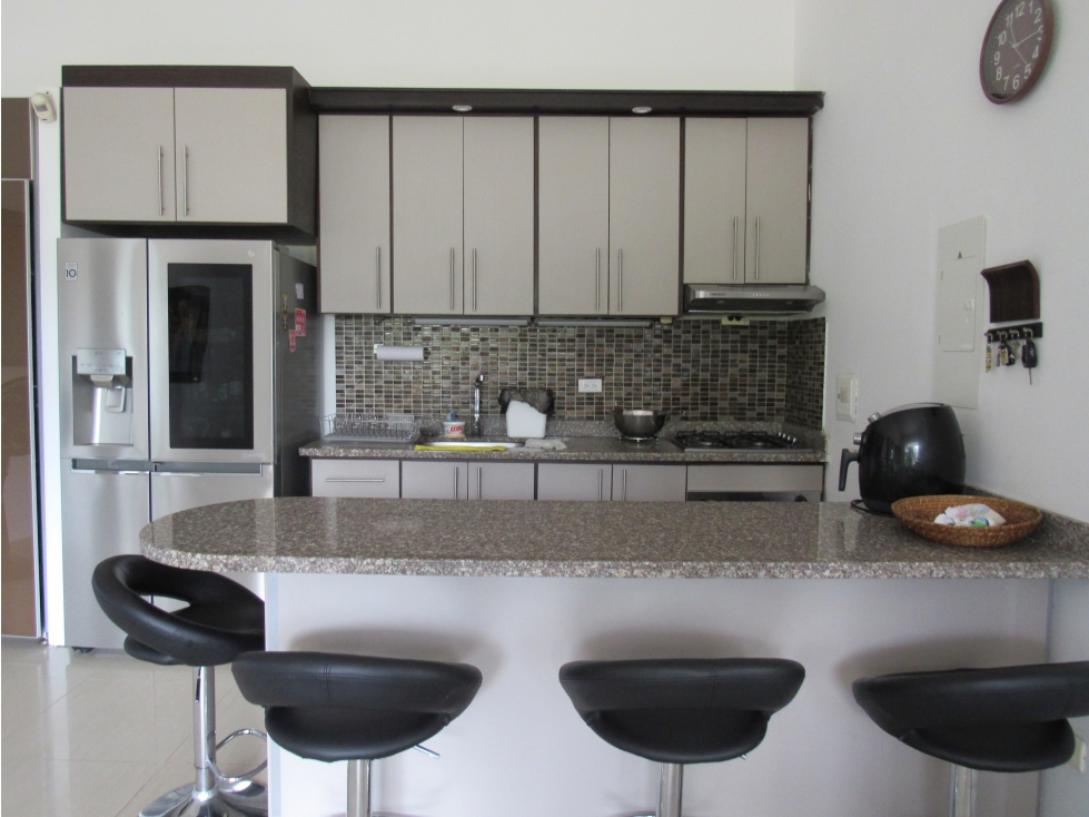 CASA EN CONJUNTO CERRADO