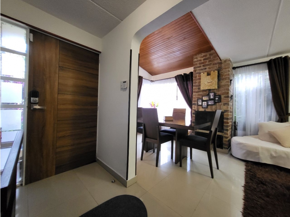 CASA REMODELADA EN VENTA  AVENIDA PRADILLA CHIA