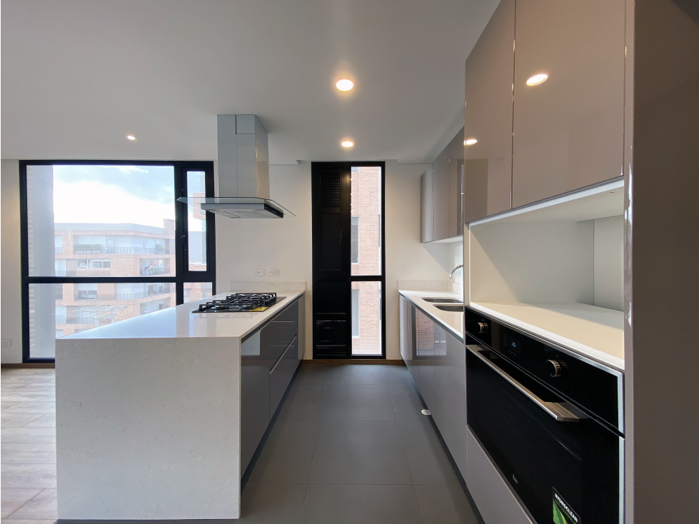 Chico Navarra Piso 4: Amplio apartamento con 3 habitaciones