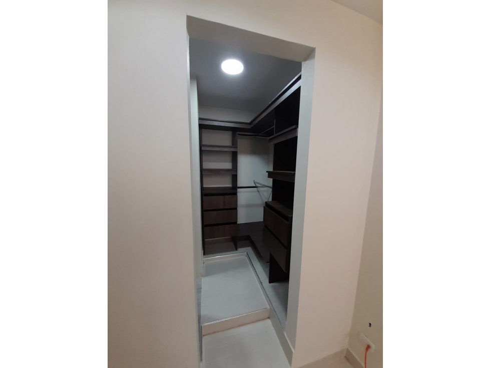 SE ARRIENDA APARTAMENTO EN EL BARRIO ALAMEDA DEL RIO