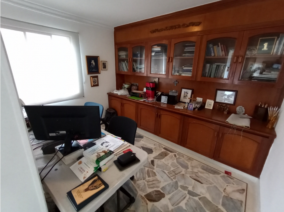 Vendo amplio apartamento al Oeste de Cali barrio Santa Teresita