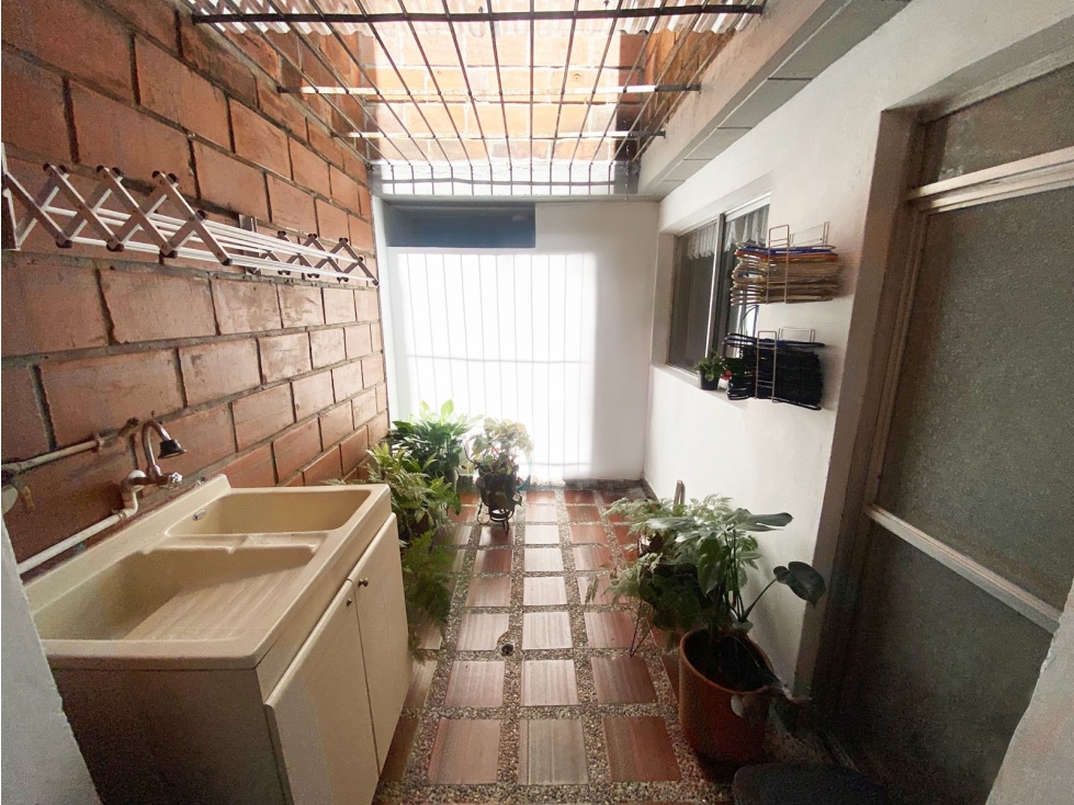VENDO CASA EN ROBLEDO