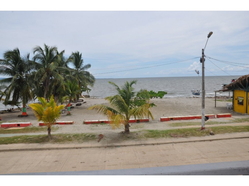 Vencambio Cabaña + Lote Al frente del Mar Barrio Caribe Necoclí