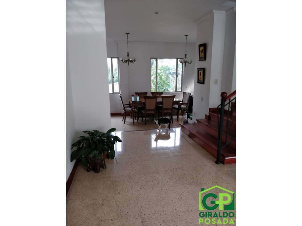 ARRIENDO  CASA  EN SABANETA - ALCAZARES