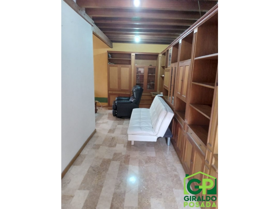 VENDO  CASA DE 4 NIVELES  EN ENVIGADO LA ABADIA