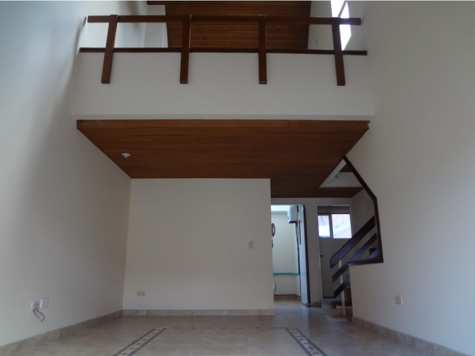 VENDO HERMOSA CASA EN BOGOTA MARANTA, FRENTE  AL C.CIAL. SANTAFE