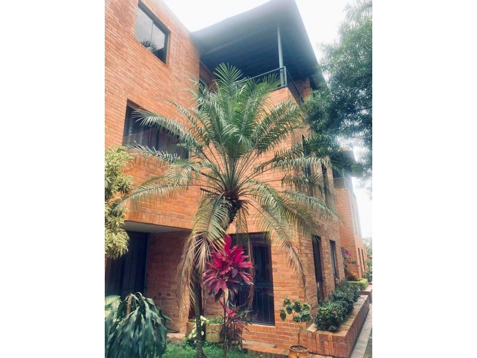 Venta casa en condominio de 145mts2 Nueva Granada, Sur de Cali 8600.