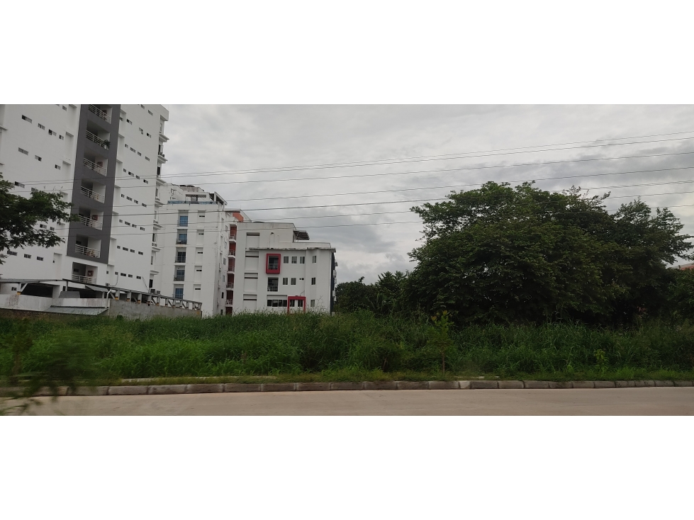 LOTE 720 MTS SOBRE VIA PRINCIPAL IDEAL:  USO RESIDENCIAL Y COMERCIAL