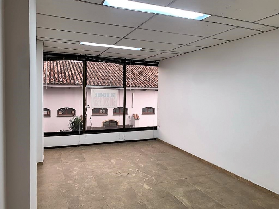 VENDO OFICINA O CONSULTORIO MUY ILUMINADO  ZONA UNICENTRO