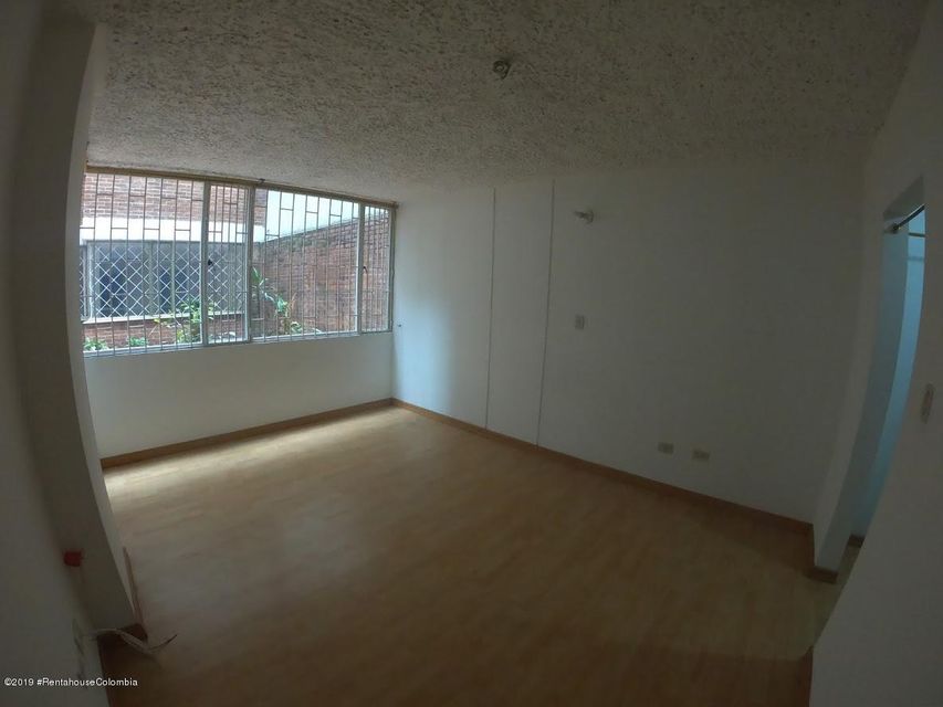 Apartamento en  7 de Agosto(Bogota) COD: 22-920