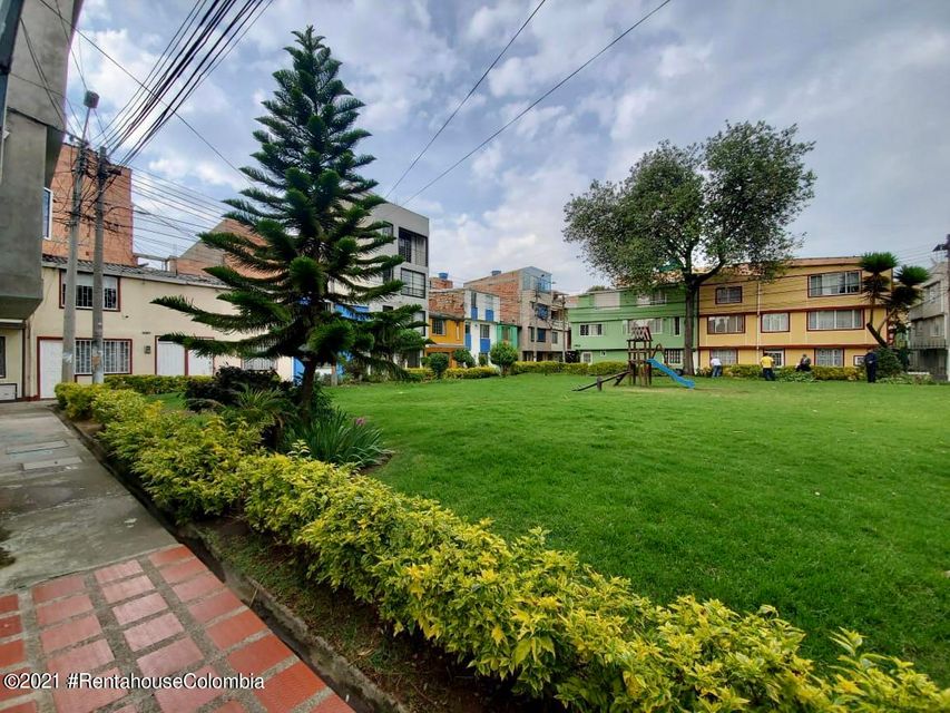 Casa en  Pinos de Lombardia(Bogota) CO: 22-598