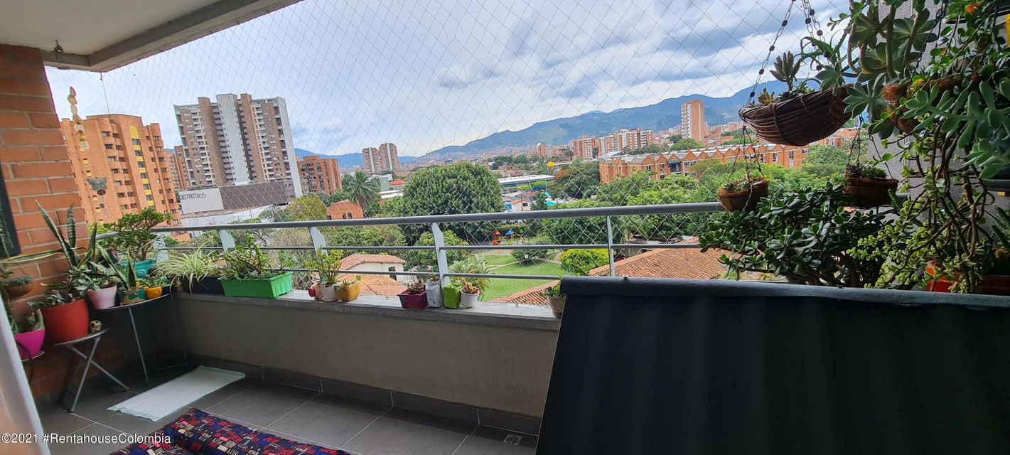 Apartamento en  Carlos E Restrepo CO: 22-727