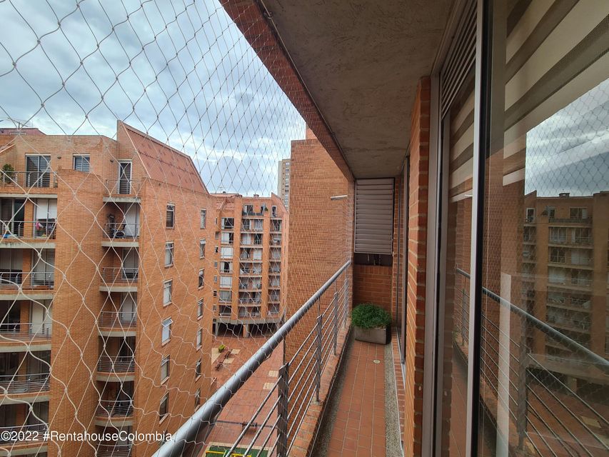 Apartamento en  Colina Campestre RAH CO: 22-2170