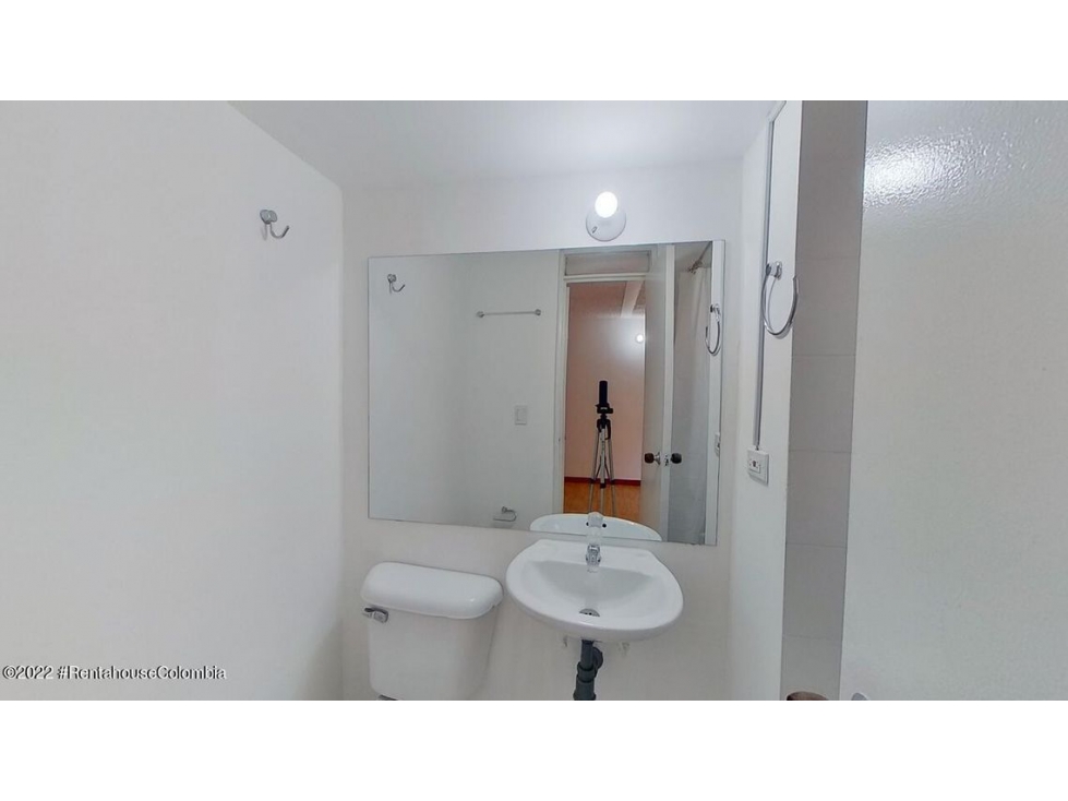 Apartamento en  Los Fundadores RAH CO: 23-293