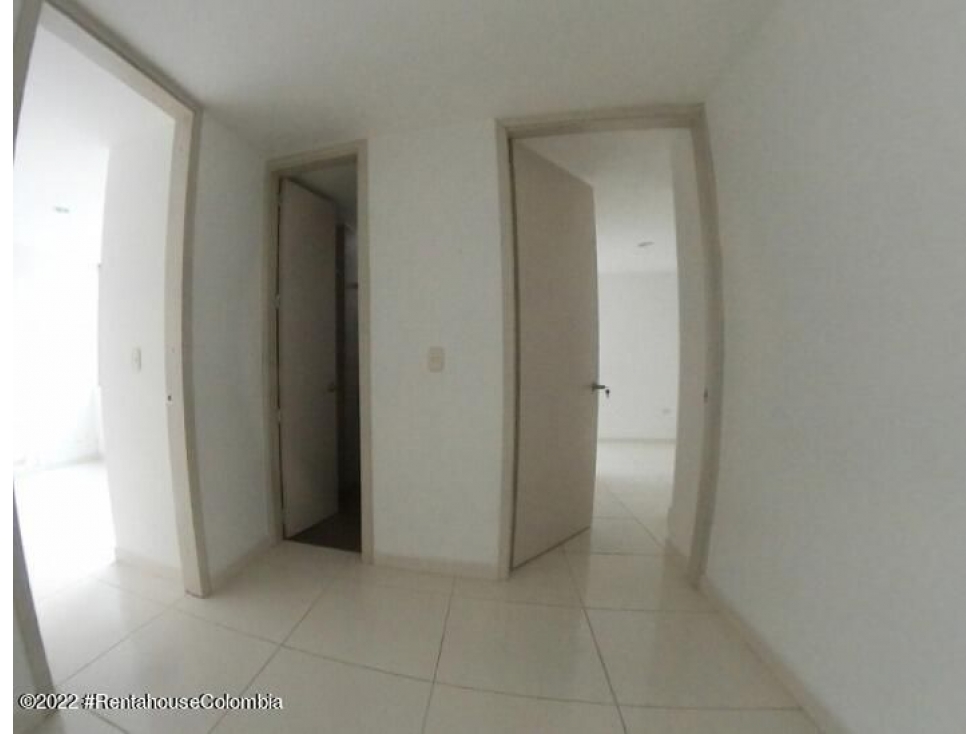 Vendo Apartamento en  Los Comuneros M.C22-1872