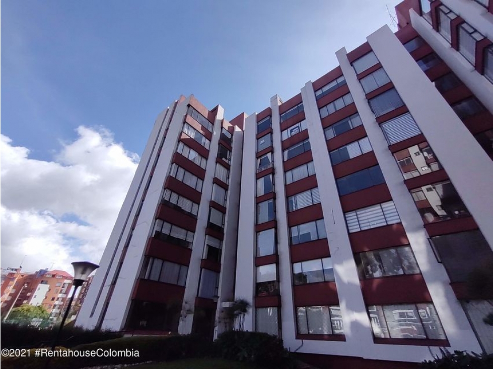 Vendo Apartamento en  Country Club C.C 22-789