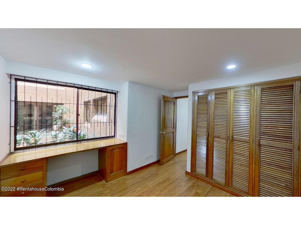 Apartamento en  Santa Barbara RAH CO: 22-3079