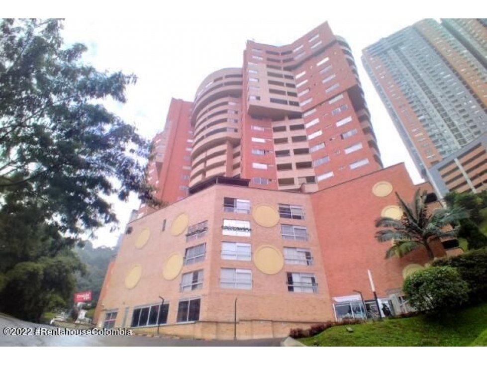 Apartamento en  Las Lomitas RAH CO: 22-3296