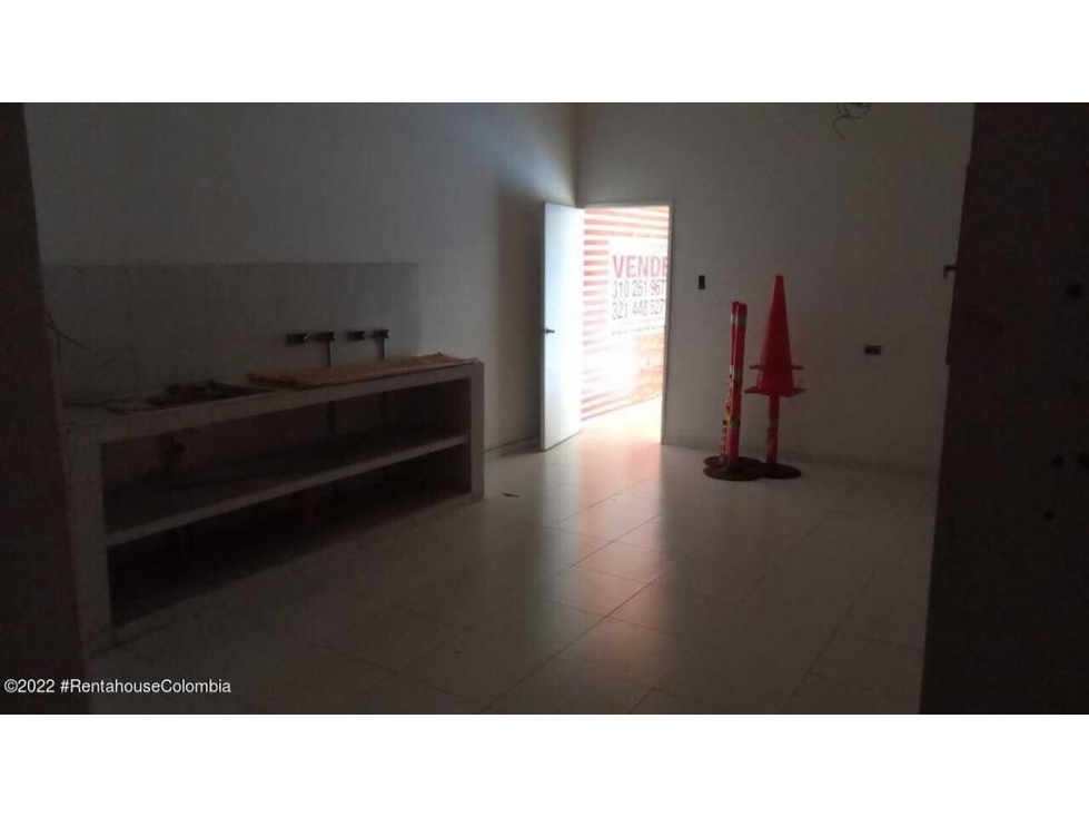 Comercial en  Unicentro RAH CO: 22-2144