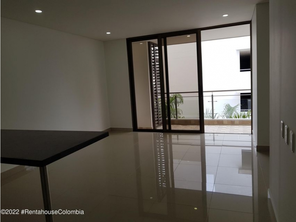 Apartamento en  La Esperanza(Nilo) RAH CO: 22-2587