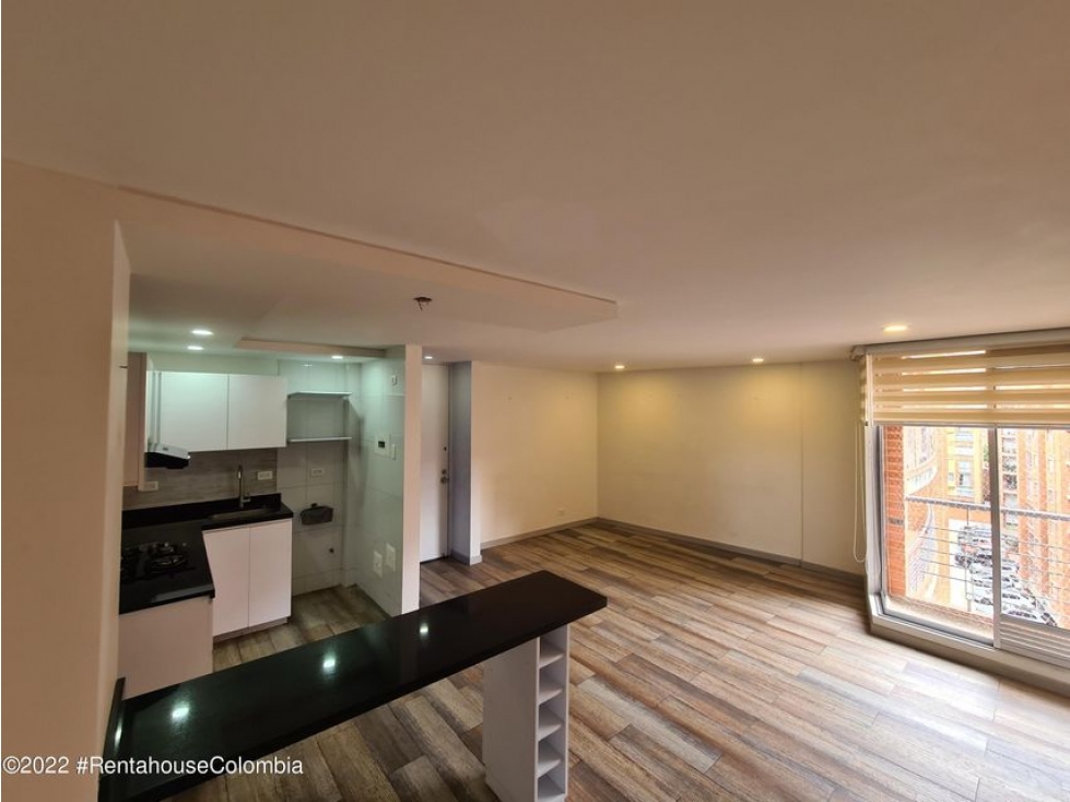 Apartamento en  Colina Campestre RAH CO: 23-528