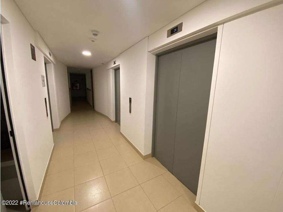 Apartamento en  Puente Aranda RAH CO: 23-738